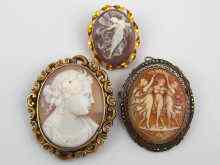 Appraisal: A mixed lot comprising a carved shell cameo in a