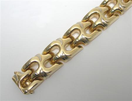 Appraisal: An Italian gold bracelet composed of large semi-satin finished fancy