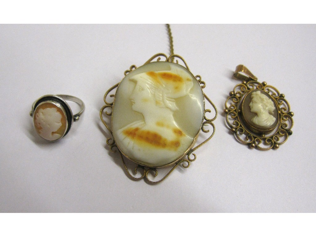 Appraisal: Two ct gold mounted cameo brooches and a cameo set