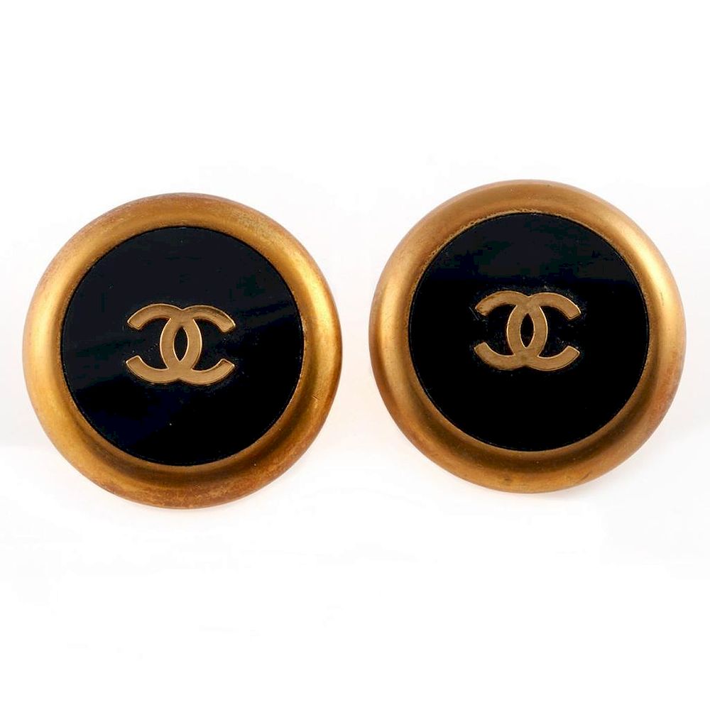 Appraisal: Chanel Vintage Clip-on Earrings with box Made in France diameter