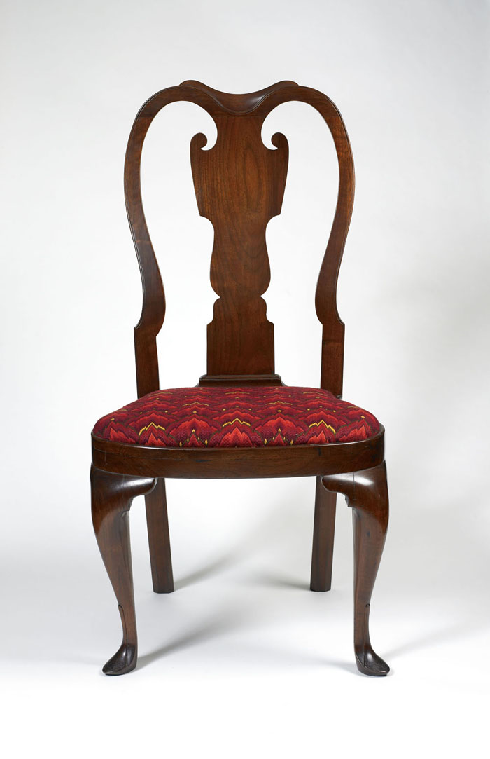 Appraisal: PHILADELPHIA QUEEN ANNE WALNUT SIDE CHAIR The molded and yoked