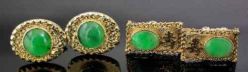 Appraisal: A pair of gentleman's k gold mounted cufflinks the oval