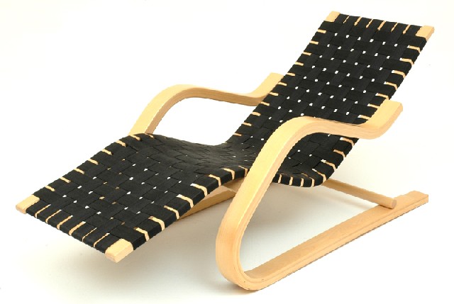 Appraisal: AN ALVAR AALTO NO CHAISE LONGUE Manufactured by Artek designed