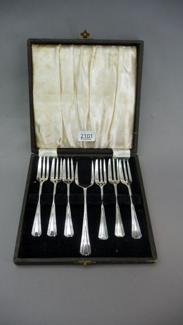 Appraisal: A boxed set of seven silver plated forks