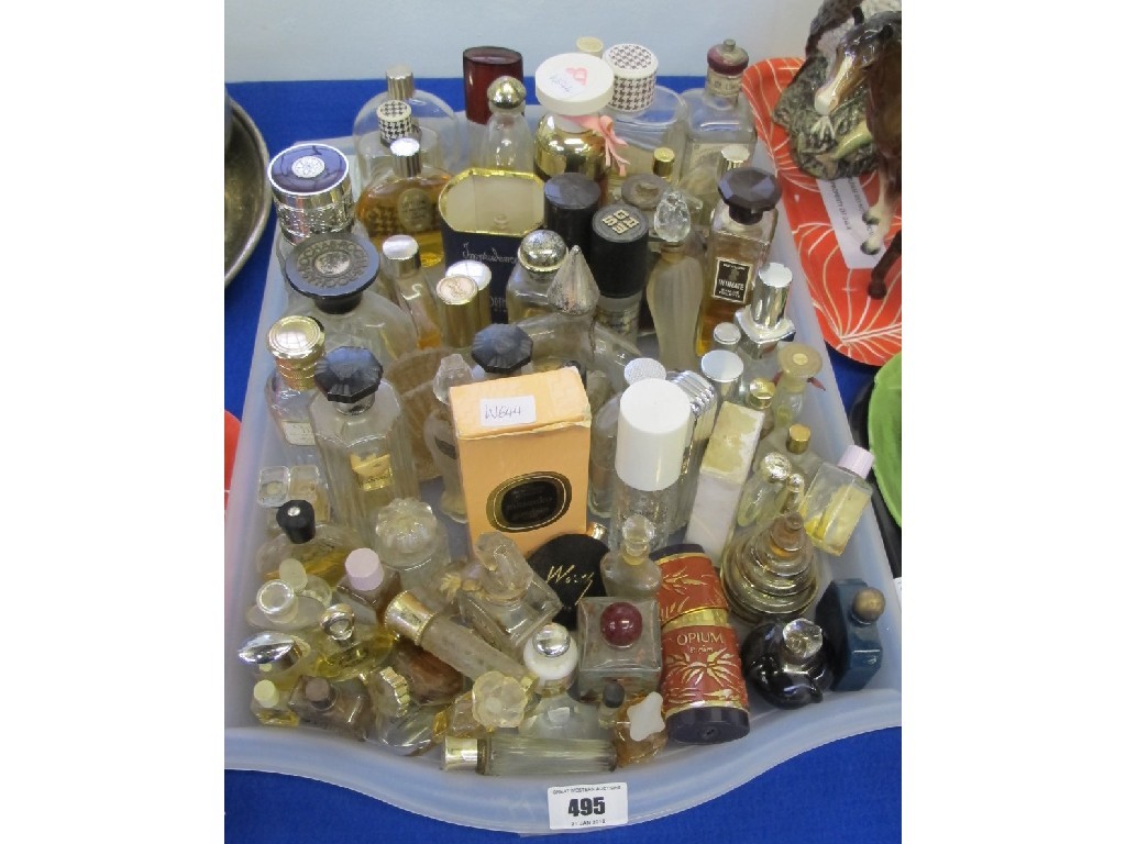 Appraisal: Collection of scent bottles and contents