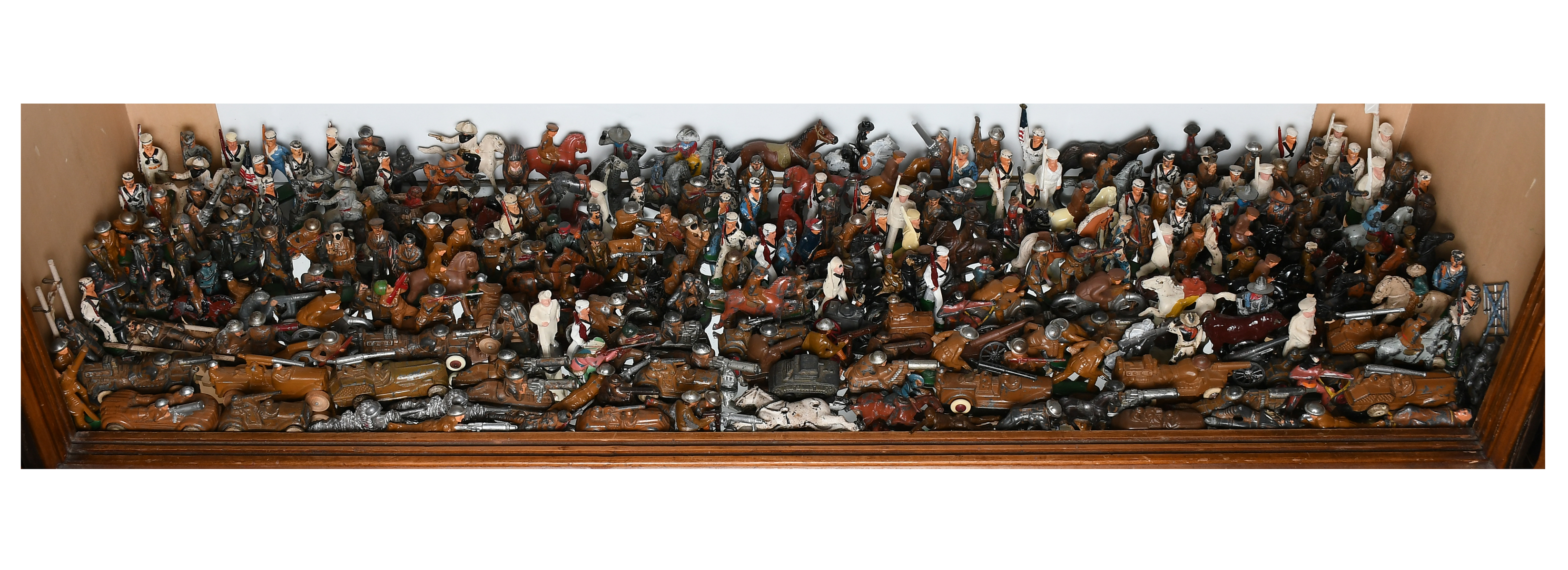 Appraisal: LARGE LOT OF LEAD TOY SOLDIERS AND MORE Massive collection