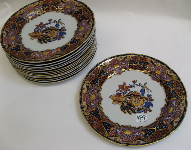 Appraisal: SET OF THIRTEEN DINNER PLATES in a stylized Imari pattern