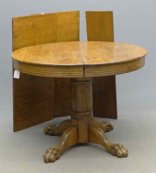 Appraisal: th c oak dining table with leaves