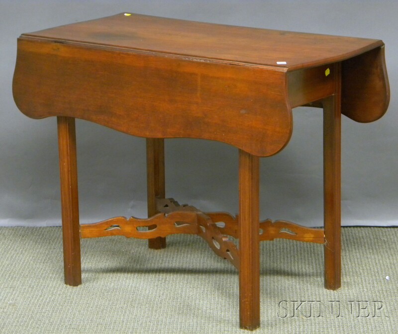 Appraisal: Chippendale Mahogany Serpentine Drop-leaf Pembroke Table with Arched Pierced Crossed