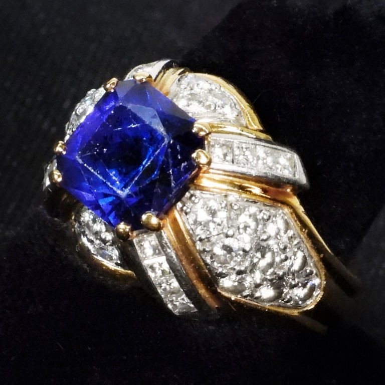 Appraisal: K GOLD PLATINUM SAPPHIRE DIAMOND RING Cushion cut ceylon sapphire