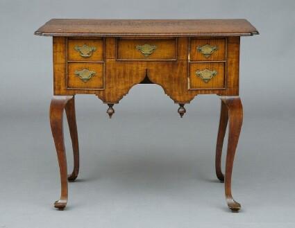 Appraisal: NEW ENGLAND QUEEN ANNE FIGURED MAPLE DRESSING TABLE The top