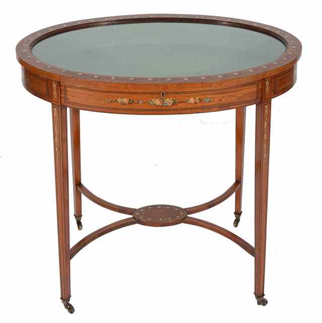 Appraisal: AN EDWARDIAN OVAL SATINWOOD DISPLAY TABLE the hinged and glazed