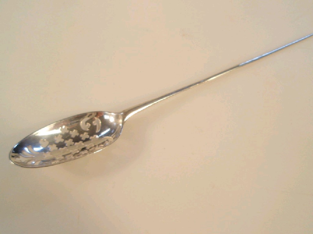 Appraisal: A Georgian silver mote spoon