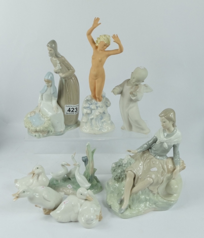 Appraisal: A collection of figures to include Nao Lady sitting on