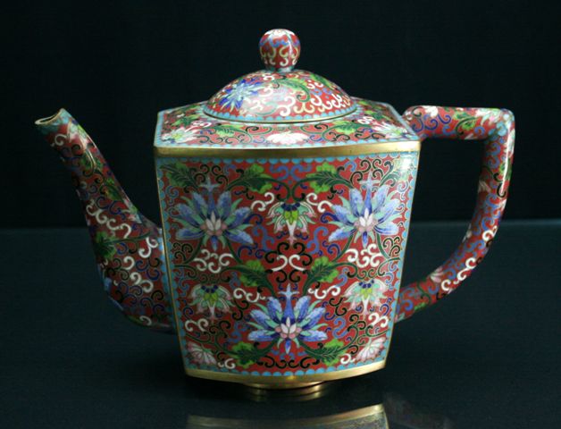 Appraisal: A Chinese cloisonne teapot of tapered square form