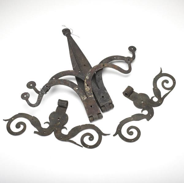 Appraisal: PAIR OF WROUGHT IRON HINGES ETC Rat tail hinges th