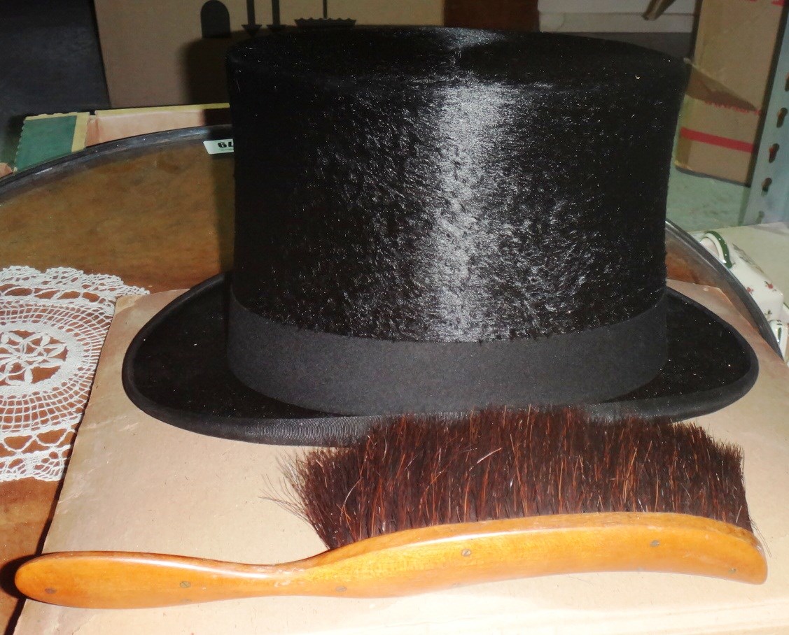 Appraisal: A boxed Lincoln Bennett and Co top hat together with