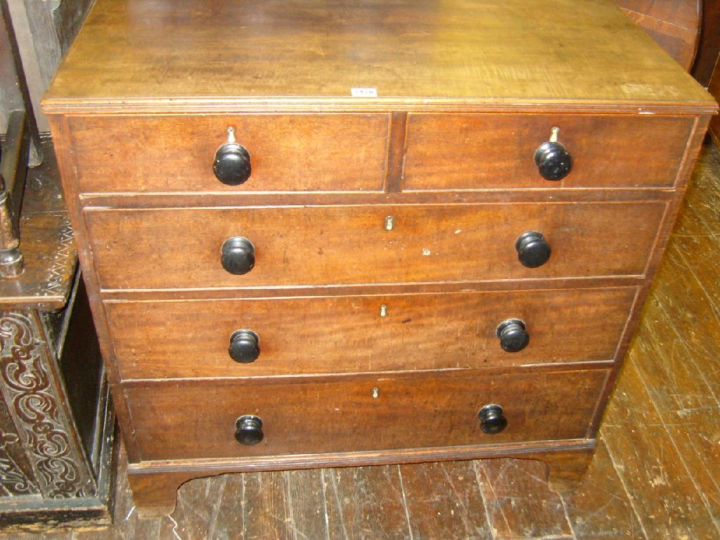 Appraisal: A small Georgian mahogany chest fitted with long and short