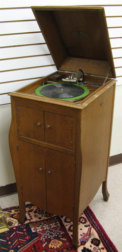 Appraisal: VICTROLA DISC PHONOGRAPH floor model X serial c having a