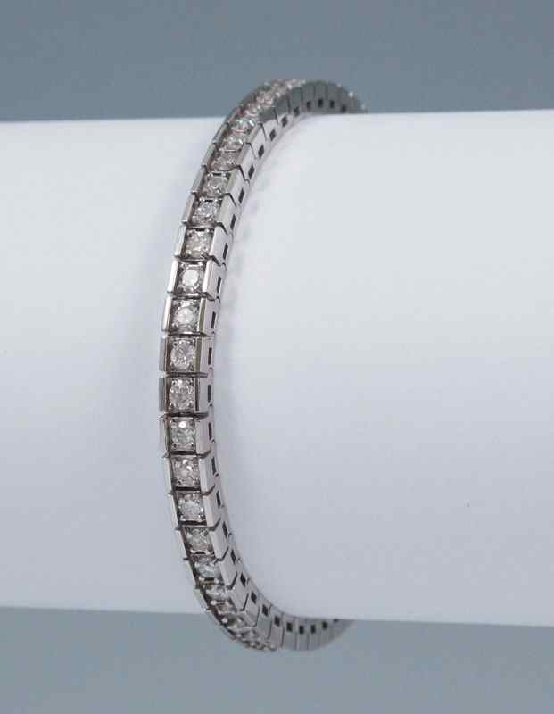 Appraisal: CTW DIAMOND K GOLD LINE BRACELET K white gold bracelet