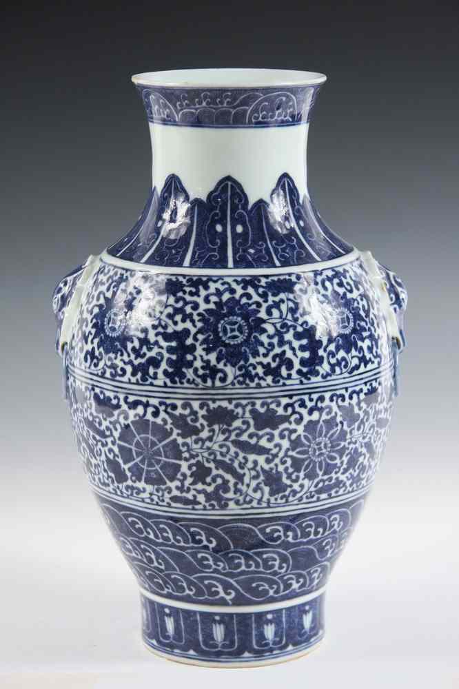 Appraisal: CHINESE PORCELAIN VASE Qianlong Period - Baluster Vase in blue