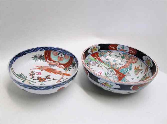 Appraisal: TWO JAPANESE IMARI PORCELAIN SERVING BOWLS each hand painted with