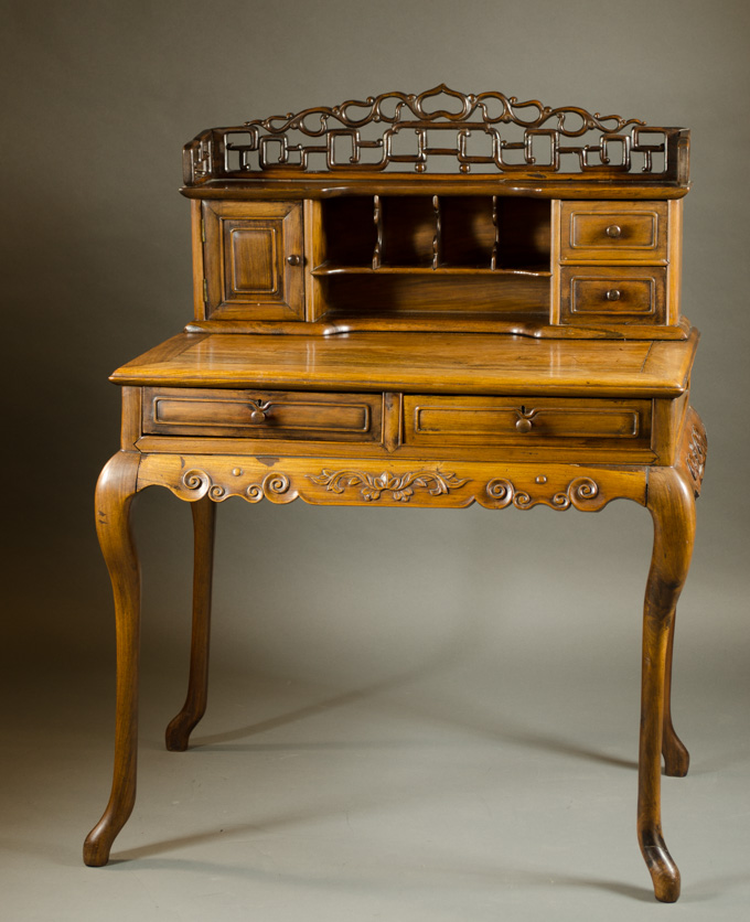 Appraisal: CHINESE EXPORT ROSEWOOD WRITING TABLE early th century a rectangular