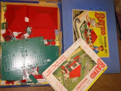 Appraisal: A Bayko No Building Set with two instruction books boxed