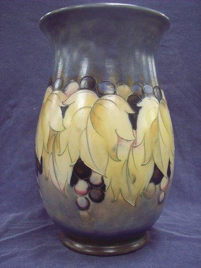 Appraisal: A Leaf and Berry pattern salt glaze pear-shaped vase with