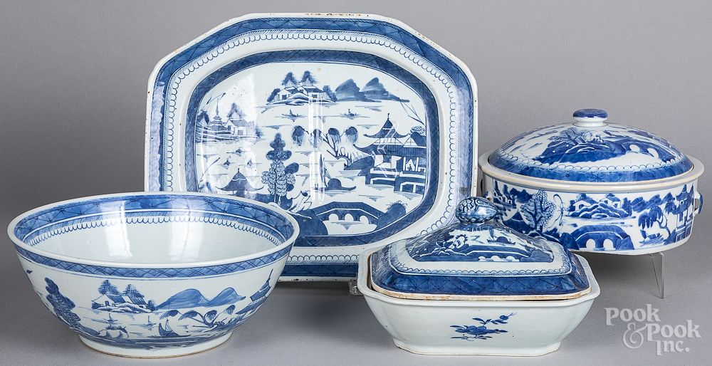 Appraisal: Four Chinese export Canton porcelain dishes Four Chinese export Canton