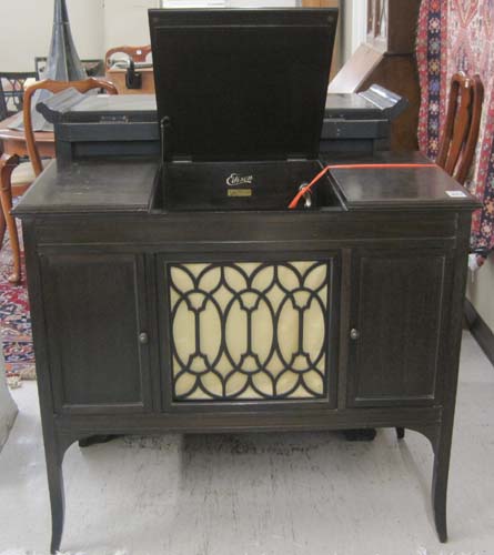 Appraisal: AN EDISON CONSOLE PHONOGRAPH Baby Console model BC- serial no