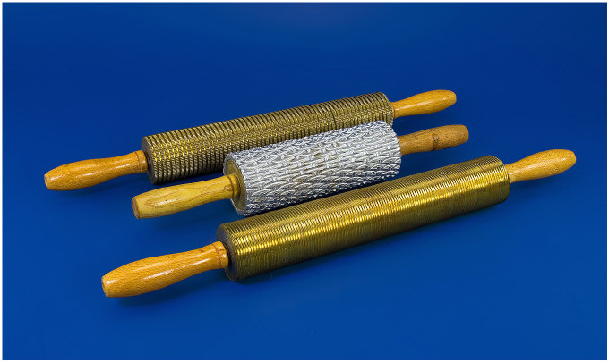 Appraisal: Three Rolling Pins with Textured Surfaces Lattice and with Straight