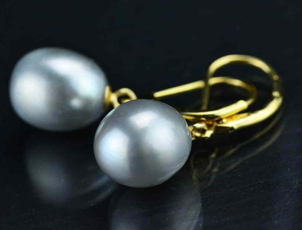 Appraisal: Grey Baroque Pearl Earrings - mmPair of teardrop baroque grey