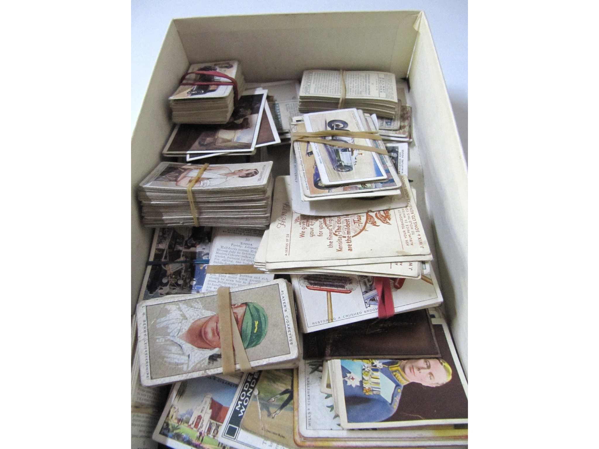 Appraisal: A tray lot of cigarette cards in albums and some