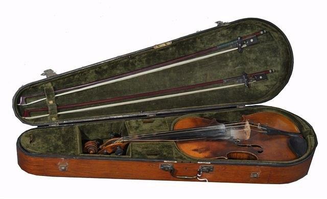 Appraisal: AN ANTIQUE VIOLIN labelled William Duke labelled Holborn Bars London