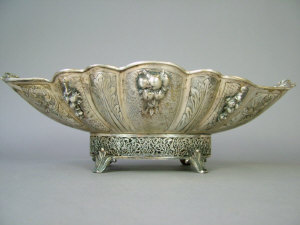 Appraisal: A continental silver fruit bowl of oval lobed shape with