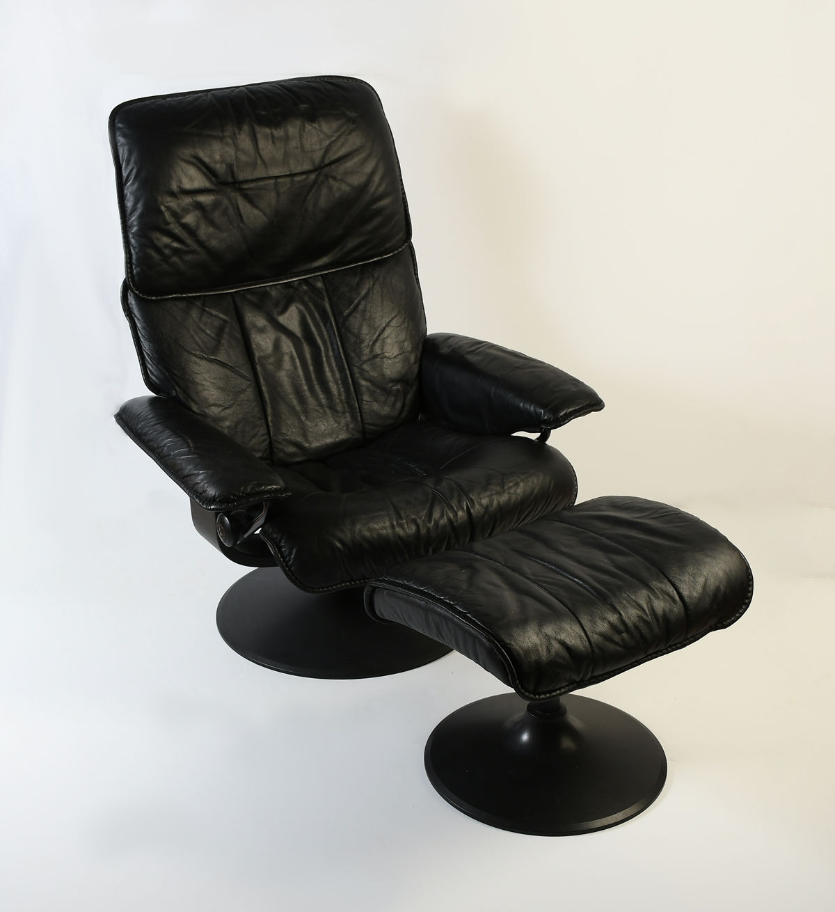 Appraisal: BLACK LEATHER EKORNES CHAIR OTTOMAN Swiveling reclining Ekornes Stressless chair