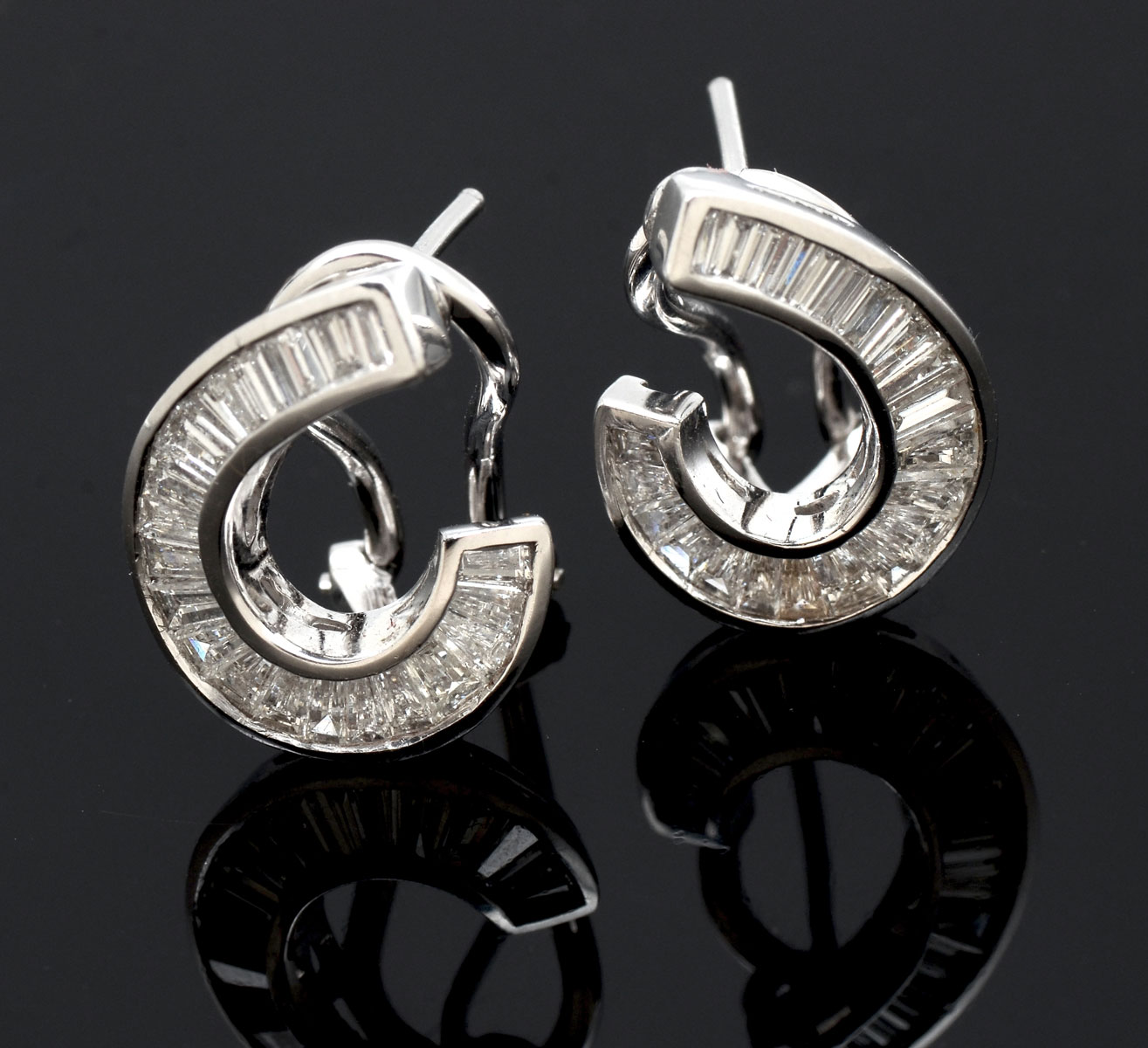 Appraisal: ELEGANT PLATINUM CTW DIAMOND EARRINGS Platinum earrings contain baguette cut