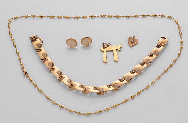 Appraisal: A collection of k and k jewelry comprising a curb