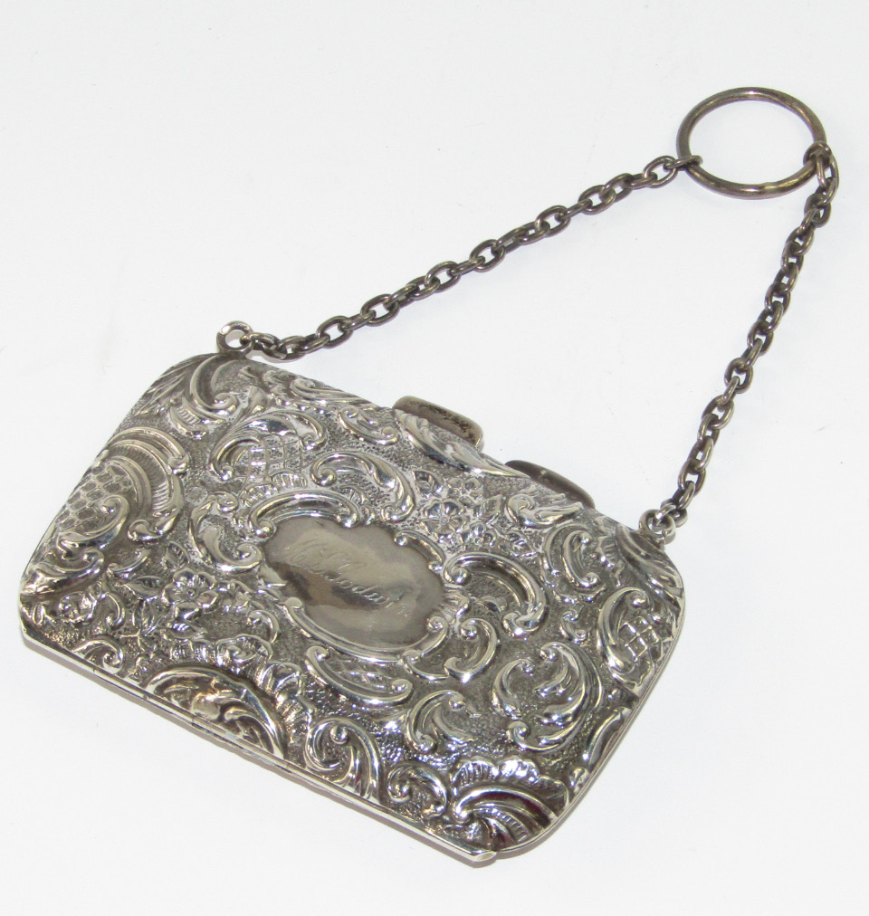 Appraisal: An Edward VII silver purse with repousse scroll and lattice