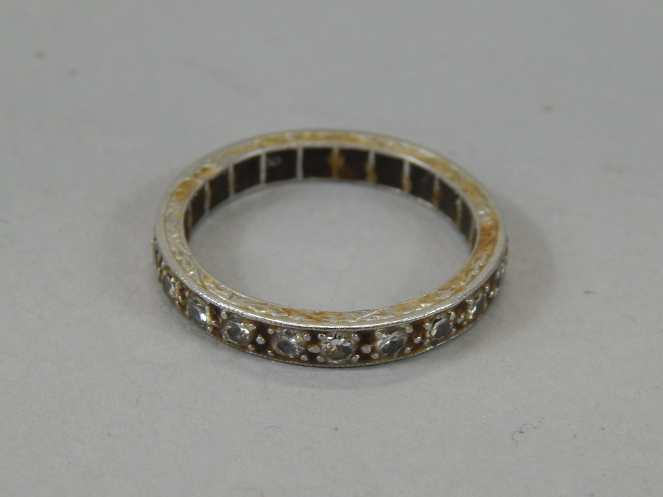 Appraisal: A ladies eternity ring on part textured white metal shank