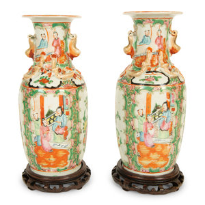 Appraisal: A Pair of Chinese Rose Medallion Porcelain Vases th Century