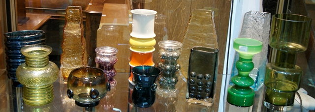 Appraisal: A collection of various art glass vasesof different colours and