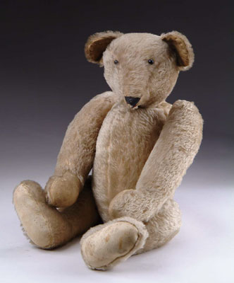 Appraisal: MOHAIR TEDDY BEAR This hump backed beige bear has long