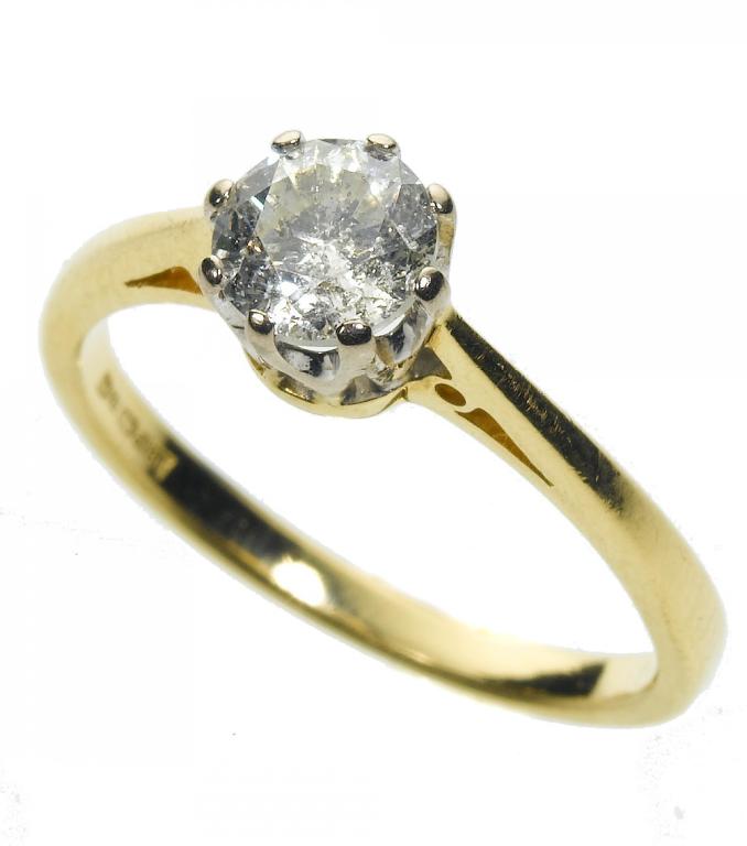 Appraisal: A DIAMOND SOLITAIRE RING gold hoop