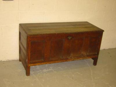 Appraisal: AN OAK PANELLED COFFER the moulded edge hinged plank lid