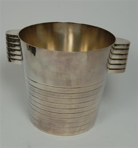 Appraisal: A stylish Art Deco silver plated ice bucket by Elkingtons