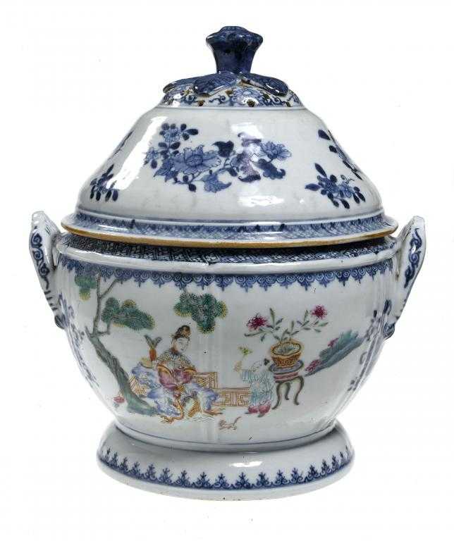 Appraisal: AN EXPORT PORCELAIN FAMILLE ROSE SOUP TUREEN AND COVER the