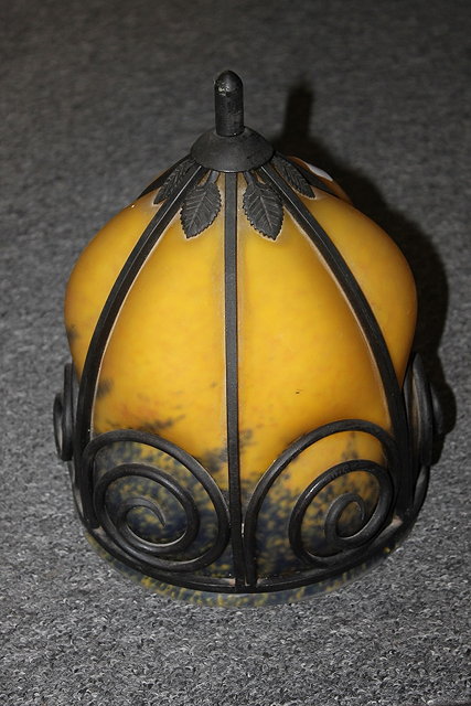 Appraisal: AN ART NOUVEAU STYLE TABLE LIGHT ex Christopher Wray with