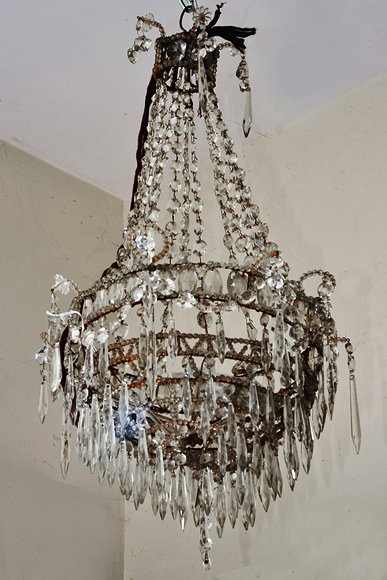 Appraisal: A REGENCY STYLE WATERFALL HANGING LIGHT FITTING with concentric rings